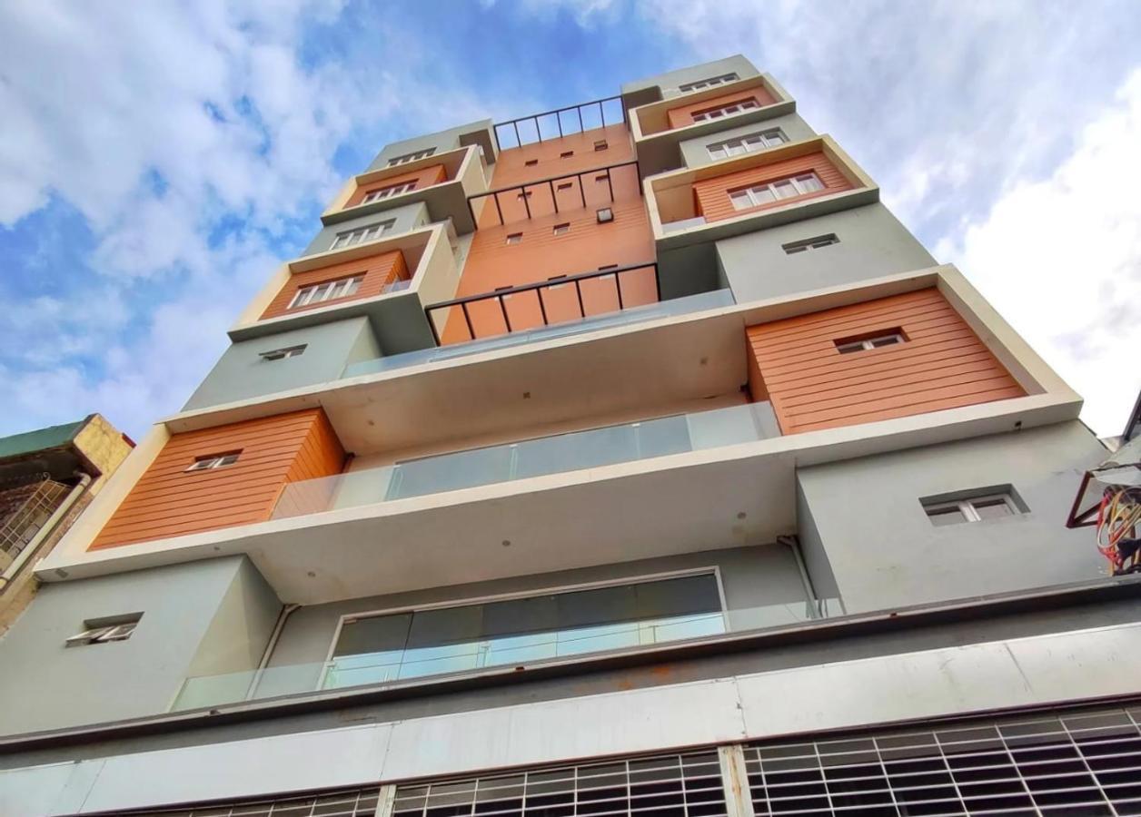 Arzo Hotel Premier Makati City Exterior foto